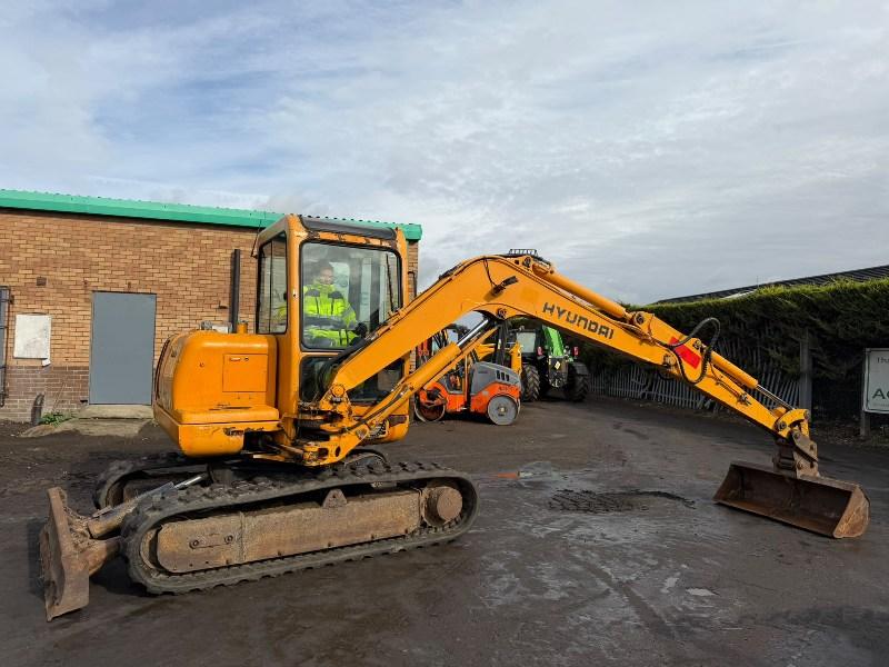 HYUNDAI ROBEX 55-3 EXCAVATOR*C/W BUCKET*VIDEO*