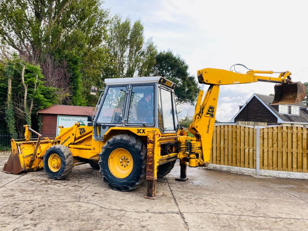 JCB 3CX PROJECT 7 4WD BACKHOE DIGGER C/W FOUR IN ONE BUCKET & PALLET TINES