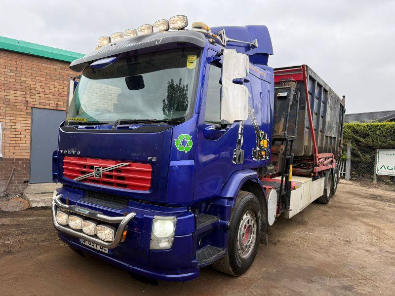 VOLVO FE320 HOOK LOADER LORRY*C/W PALFINGER CRANE*VIDEO*