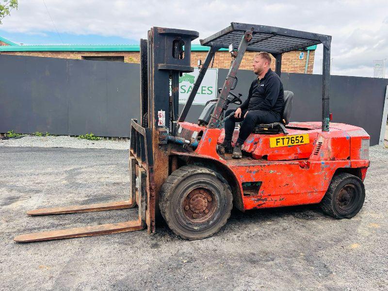 MITSUBISHI FD40 CONTAINER SPEC FORKLIFT 2 STAGE MAST*C/W PALLET TINES*VIDEO*