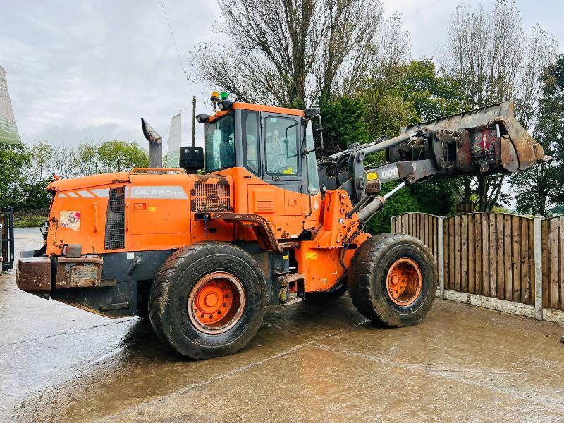 DOOSAN DL 250 4WD LOADING SHOVEL *YEAR 2012* C/W THREE IN ONE BUCKET *VIDEO*