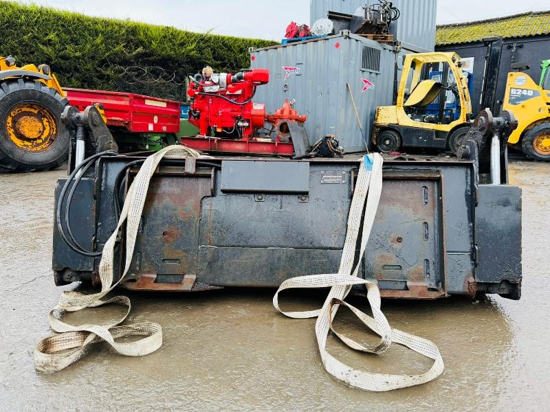 BOBCAT 3 IN ONE BUCKET* TO SUIT SKIDSTEER*YEAR 2012*VIDEO*