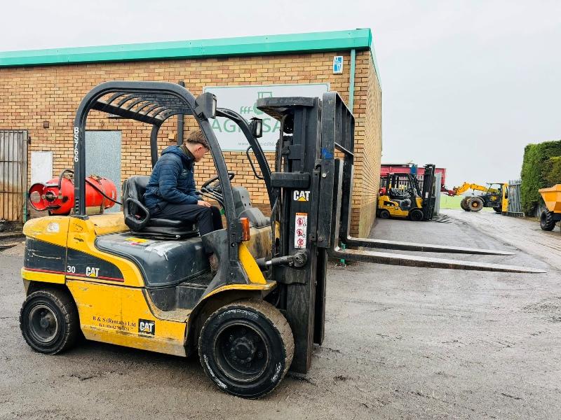 CATERPILLAR GP30N CONTAINER SPEC FORKLIFT*C/W PALLET TINES*VIDEO*