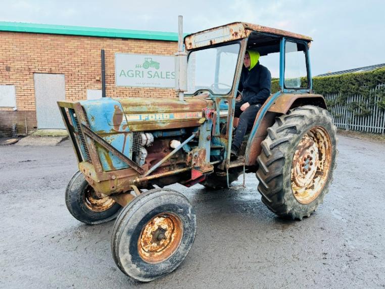 FORD 5000 TRACTOR*C/W NEW ROOF,MUDGUARDS AND ALTERNATOR*VIDEO*
