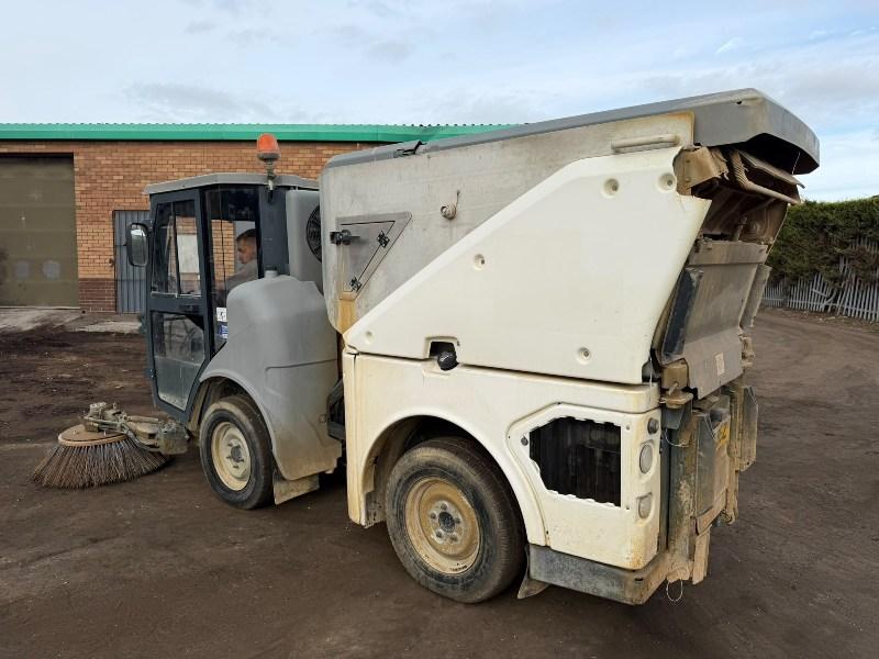 HAKO BEHAELTER ARTICULATED ROAD SWEEPER*YEAR 2016*VIDEO*