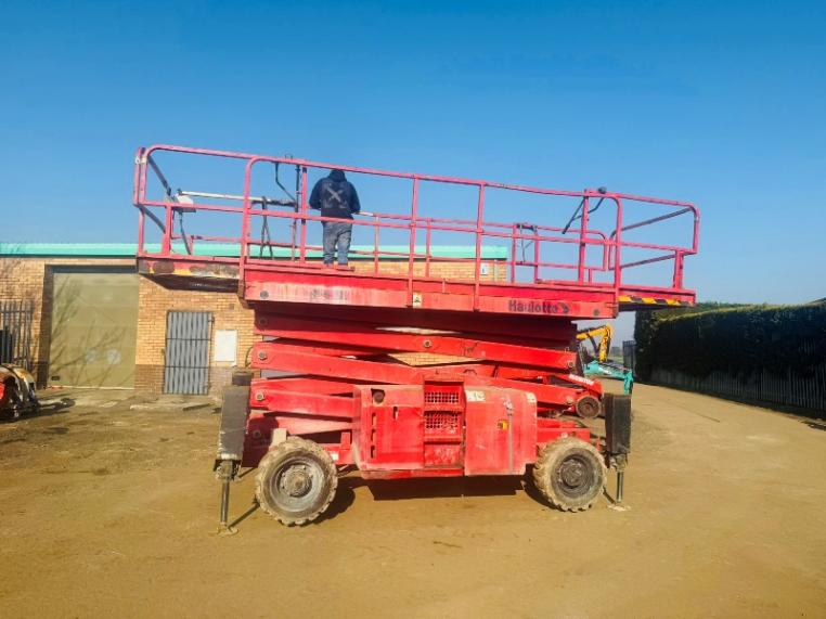HAULOTTE H15SX SCISSOR LIFT*C/W 4 SUPPORT LEGS*VIDEO*