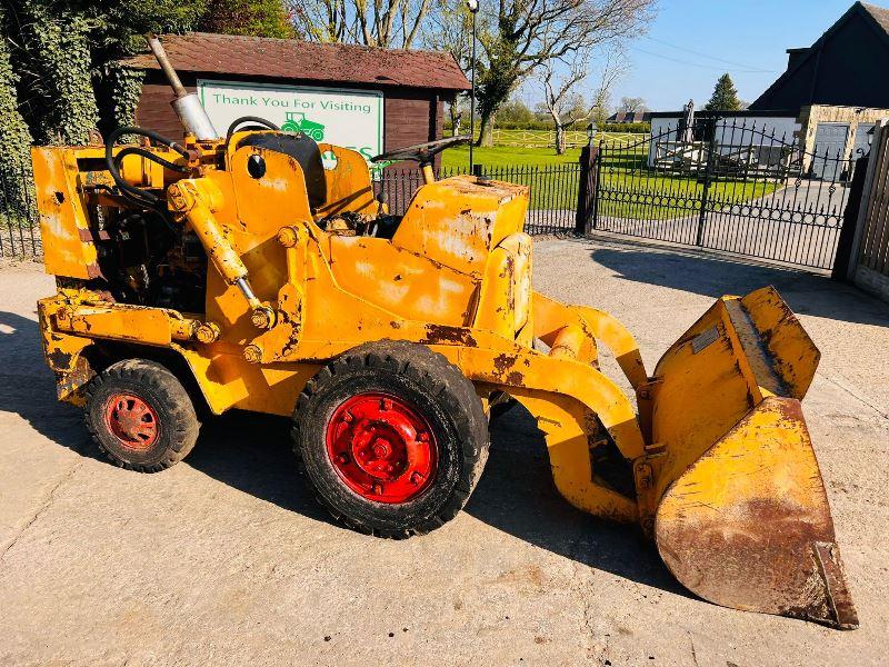 INTERNATIONAL HARVESTER H25B LOADING SHOVEL * NON-RUNNER * C/W PERKINS ENGINE 