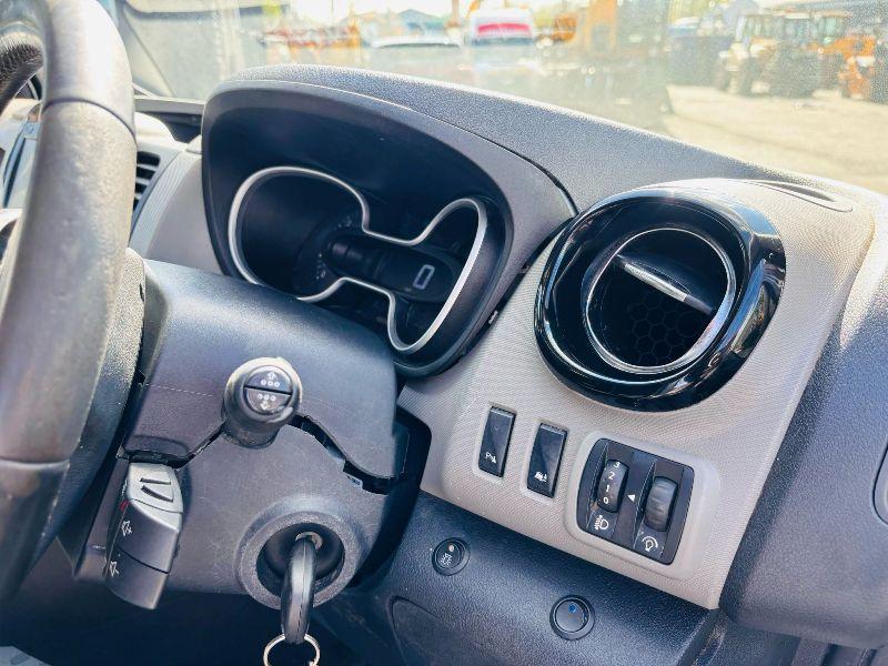RENAULT TRAFIC LL29  SPORT CREW VAN NAV DCI *YEAR 2016*VIDEO*