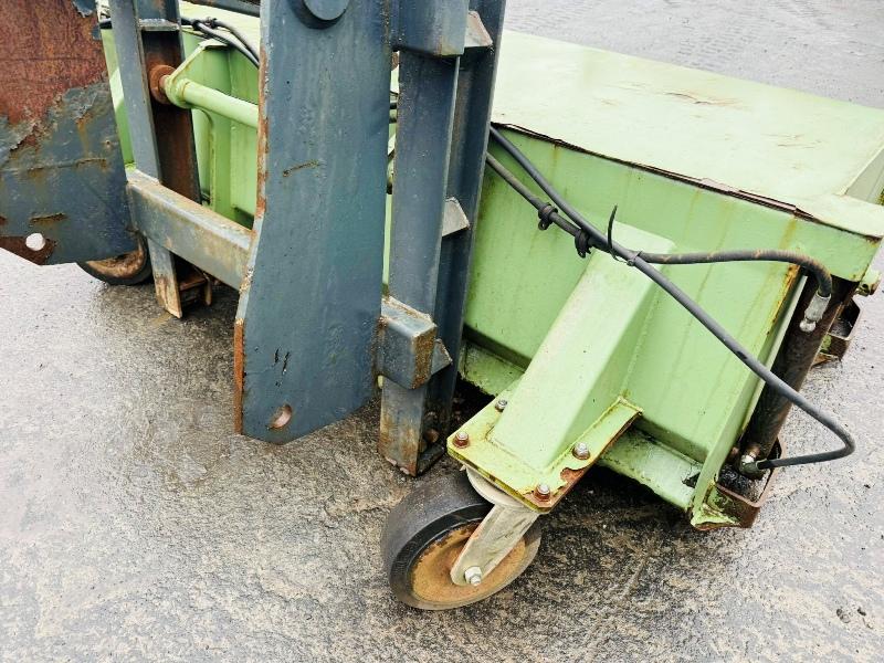 SWEEPER ON MANITOU HEADSTOCK*VIDEO*