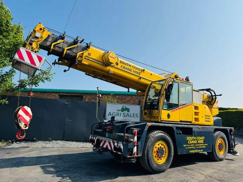 TEREX DEMAG AC30 MOBILE CITY CRANE*C/W SUPPORT LEGS*VIDEO*