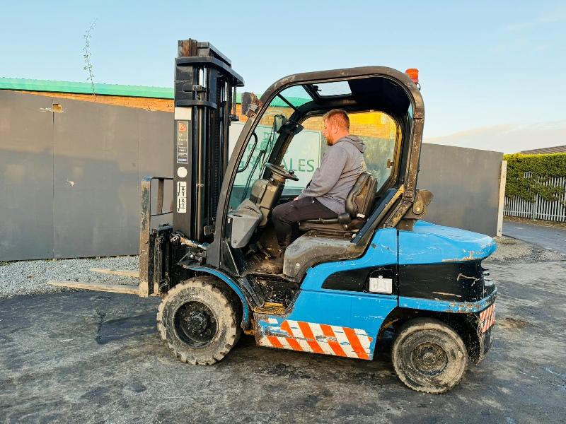 CATERPILLAR DP30N FORKLIFT*C/W PALLET TINES*VIDEO*