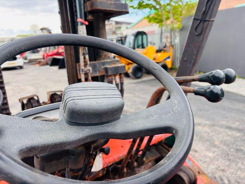 MITSUBISHI FD40 CONTAINER SPEC FORKLIFT 2 STAGE MAST*C/W PALLET TINES*VIDEO*