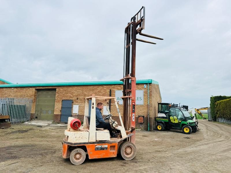 NISSAN 833 GAS FORKLIFT*C/W SIDESHIFT*VIDEO*