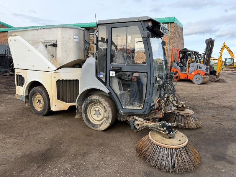 HAKO BEHAELTER ARTICULATED ROAD SWEEPER*YEAR 2016*VIDEO*