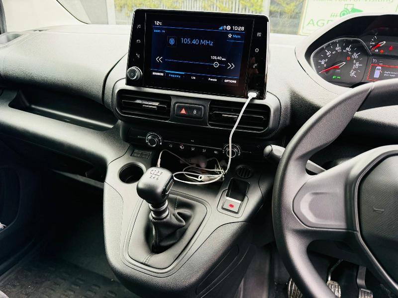 PEUGEOT PARTNER 6 SPEED VAN*YEAR 2023*VIDEO*