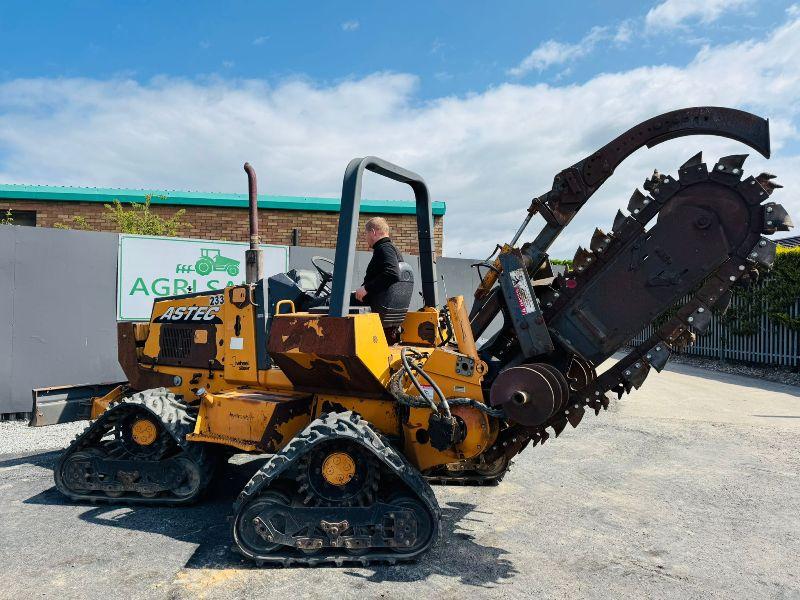 CASE ASTEC 960 QUAD TRACK TRENCHER* READING 1786 HOURS*C/W BLADE*VIDEO*