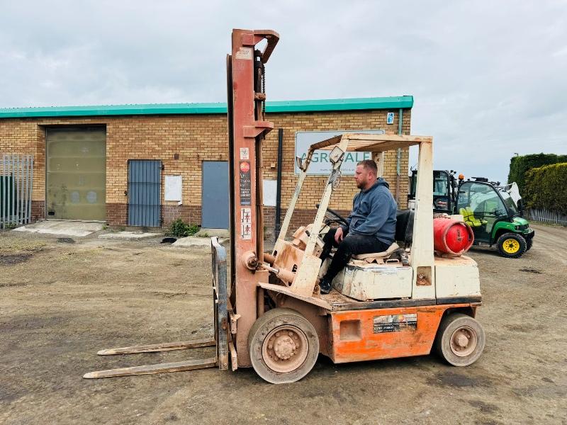 NISSAN 833 GAS FORKLIFT*C/W SIDESHIFT*VIDEO*