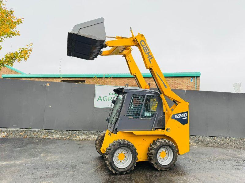 GEHL 5240 SKIDSTEER*2298 HOURS*C/W CAB DOOR*YEAR 2013*VIDEO*