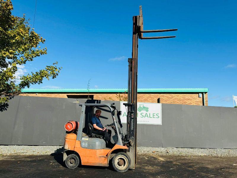 TOYOTA 42-7FGF25 CONTAINER SPEC FORKLIFT*C/W PALLET TINES*VIDEO*