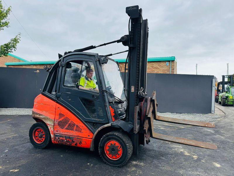 LINDE H40D 2 STAGE MASTED FORKLIFT*YEAR 2008*C/W ROTATING TINES*VIDEO*