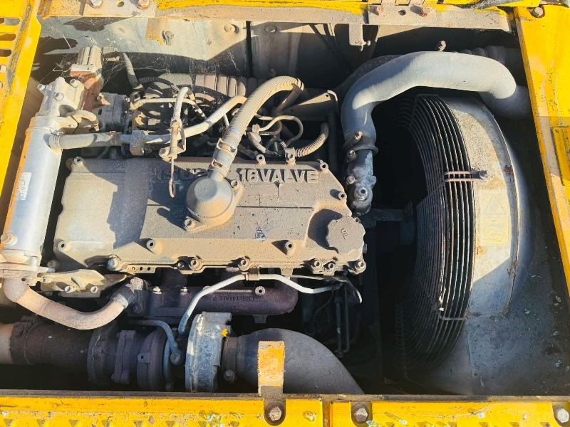 JCB JS220 LC TRACKED EXCAVATOR*C/W BUCKET*YEAR 2010*VIDEO*