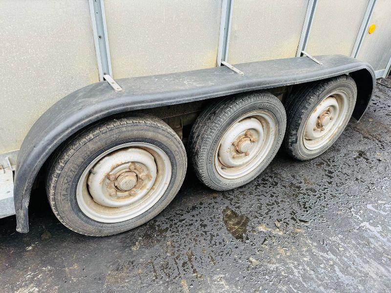IFOR WILLIAMS TRI AXLE 14FT X 7FT CATTLE TRAILER*C/W 2 PARTITIONS*VIDEO*