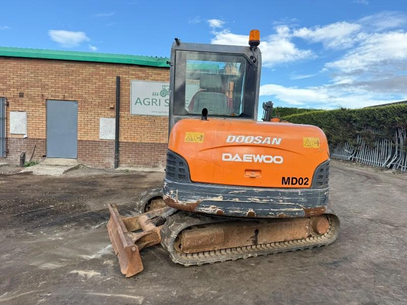 DOOSAN SOLAR 55-VPLUS EXCAVATOR*C/W BUCKET*VIDEO*