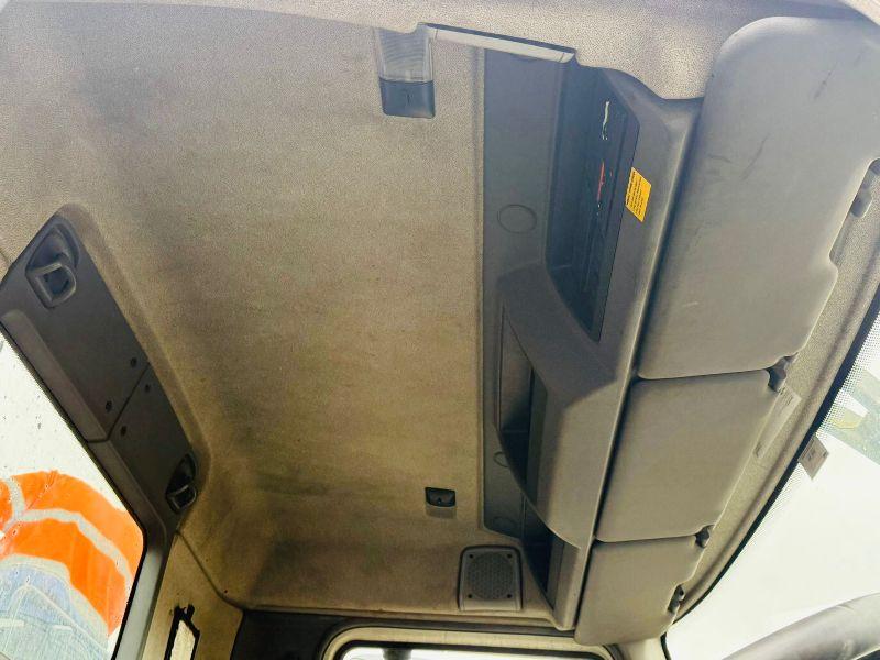 DAF LF55.220 4X2 TIPPER LORRY *C/W TEREX TLC 92.2 CRANE*VIDEO*