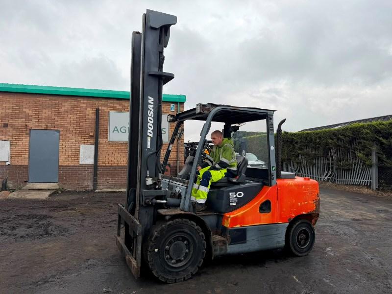 DOOSAN D50C-7 FORKLIFT*3329 HOURS*YEAR 2017*VIDEO*