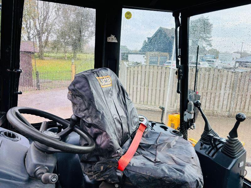 JCB 2CX 4WD STREET MASTER *YEAR 2011, 2461 HOURS* C/W HYDRAULIC BREAKER *VIDEO*