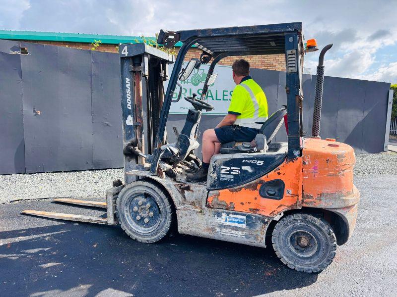 DOOSAN D25S-5 2 STAGE MAST FORKLIFT*YEAR 2012*VIDEO*