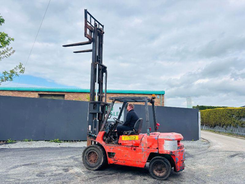 MITSUBISHI FD40 CONTAINER SPEC FORKLIFT 2 STAGE MAST*C/W PALLET TINES*VIDEO*