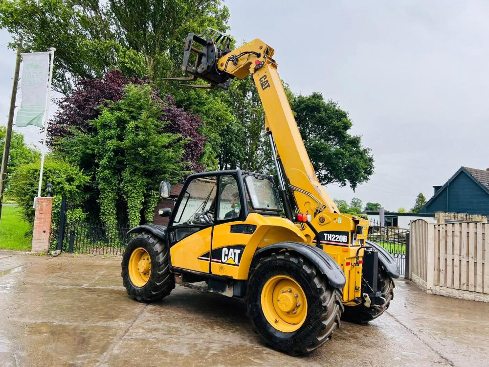 CATERPILLAR TH220B 4WD TELEHANDLER *AG-SPEC, 6452 HOURS* C/W PICK UP HITCH *VIDEO*