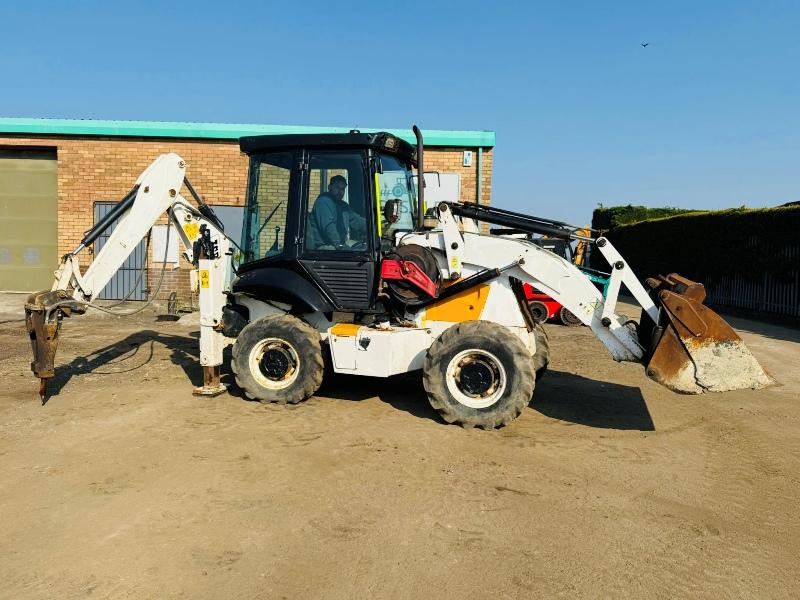 JCB 2CX 4WD BACKHOE DIGGER * C/W THREE IN ONE BUCKET & PECKER*VIDEO*