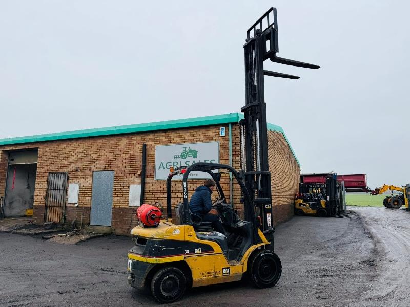 CATERPILLAR GP30N CONTAINER SPEC FORKLIFT*C/W PALLET TINES*VIDEO*