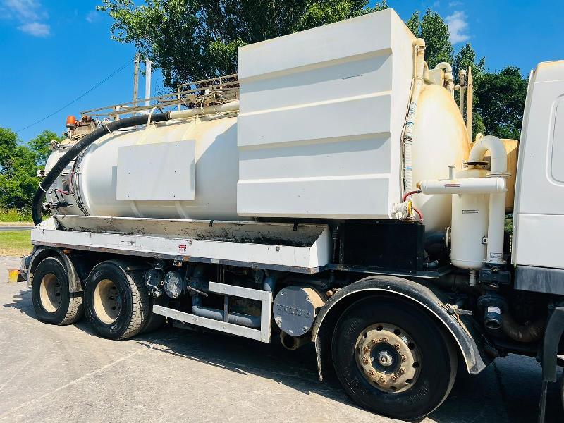 VOLVO FM12 8X4 DOUBLE DRIVE VACUM TANKER LORRY *4000 GAL CAPACITY*VIDEO*