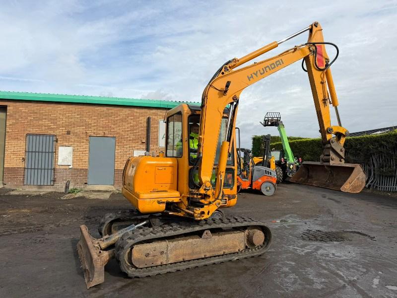 HYUNDAI ROBEX 55-3 EXCAVATOR*C/W BUCKET*VIDEO*