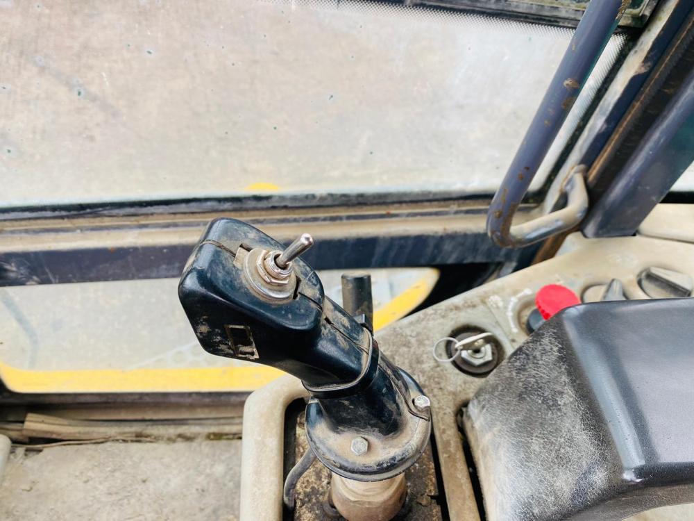 KOMATSU WA1153 4WD LOADING SHOVEL C/W QUICK HITCH