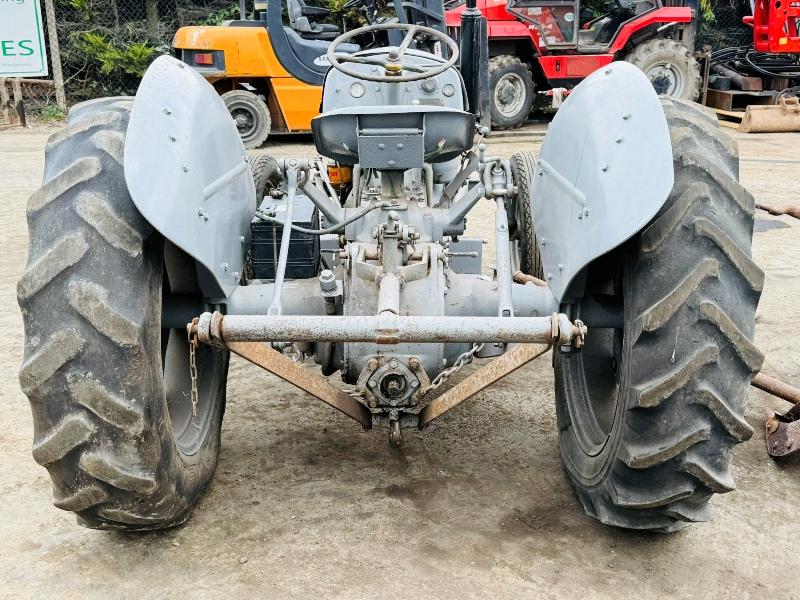 GREY FERGUSON 2WD TRACTOR*C/W ATTACHMENTS*VIDEO*
