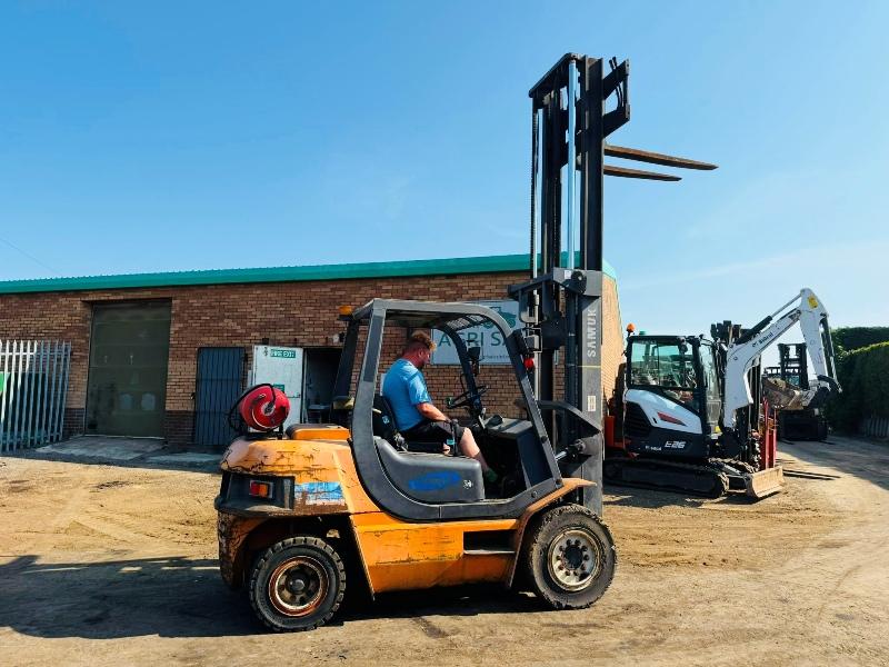 SAMUK SF35D FORKLIFT*C/W PALLET TINES*VIDEO*