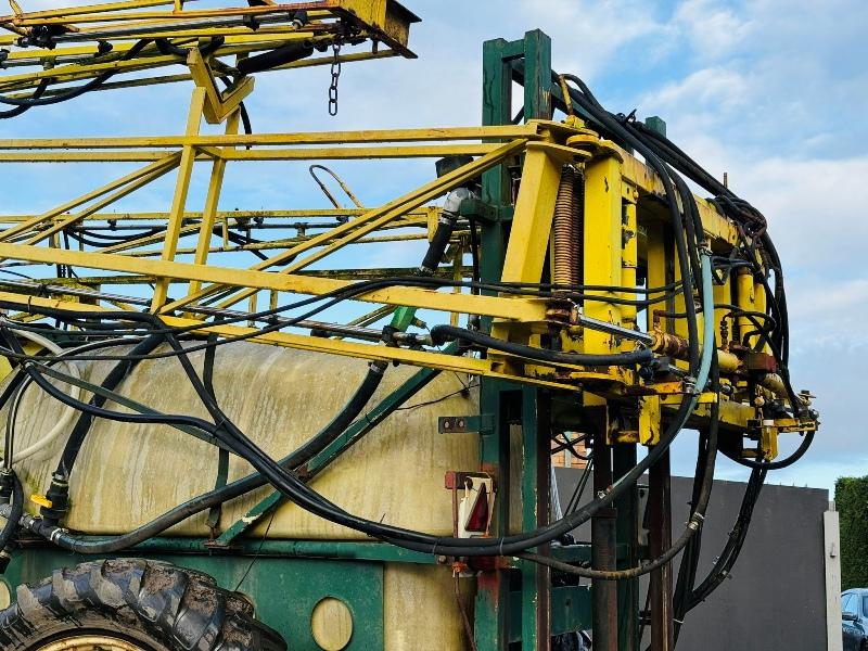 CASE INTERNATIONAL 2WD SPRAYER*C/W SELF PROPELLED SPRAYER*VIDEO*