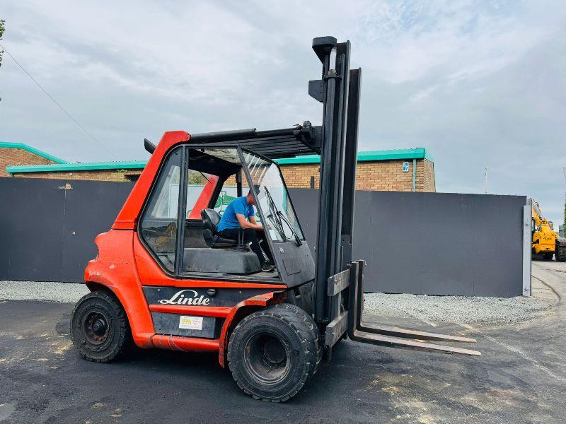 LINDE H70D 2 STAGE MASTED FORKLIFT*C/W PALLET TINES*VIDEO*
