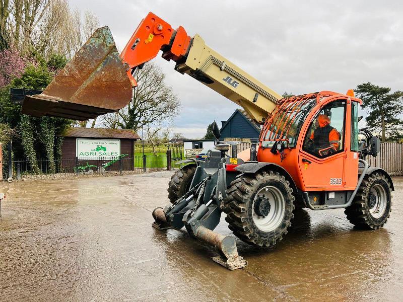 JLG 3513 4WD TELEHANDLER * 13 METER REACH * C/W PALLET TINES & BUCKET