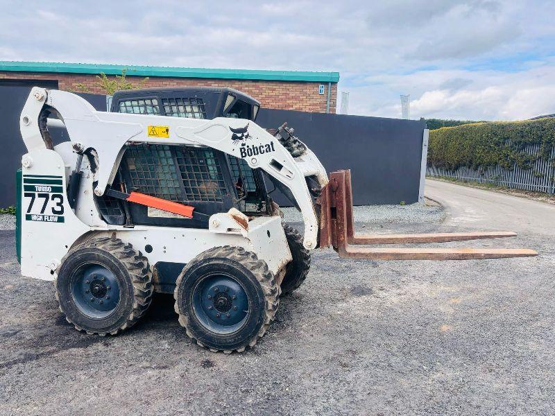 BOBCAT 773 HIGH LIFT TURBO SKIDSTEER*C/W PALLET TINES*VIDEO*