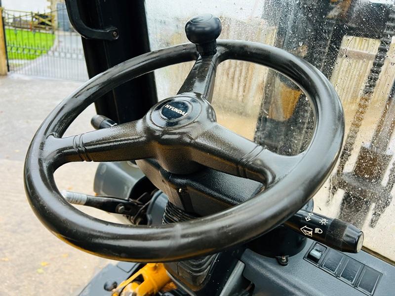 HYUNDIA HDF25-5 CONTAINER SPEC FORKLIFT C/W 3 STAGE MAST *VIDEO*