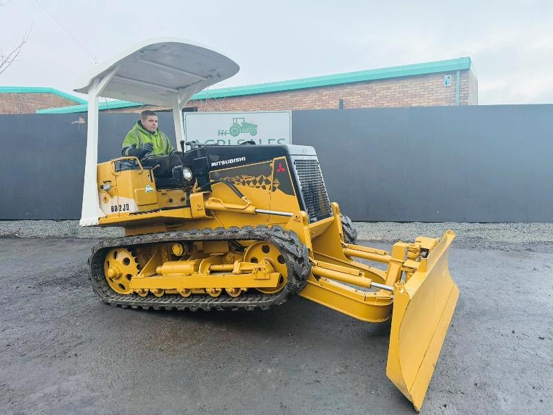 MITSUBISHI BD2J II DOZER*C/W 6 WAY PAT BLADE*ONLY 34 HOURS*VIDEO*