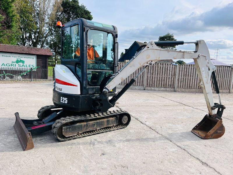 BOBCAT E25 EXCAVATOR *YEAR 2014, 2699 HOURS* C/W ZERO SWING *VIDEO*