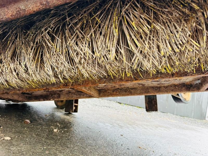 SWEEPER ON MANITOU HEADSTOCK*VIDEO*