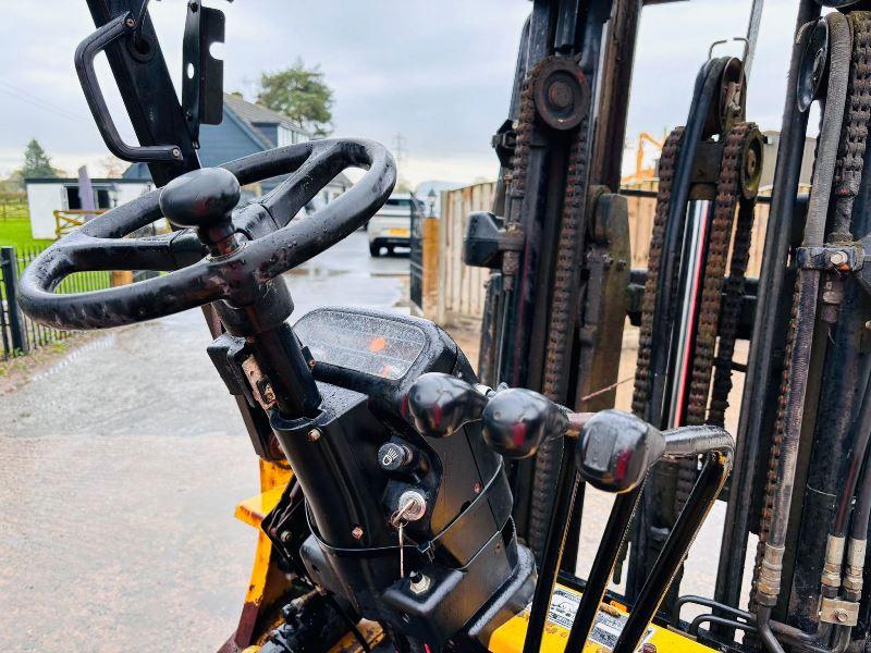 CATERPILLAR 25 DIESEL CONTAINER SPEC FORKLIFT C/W SIDE SHIFT *VIDEO*