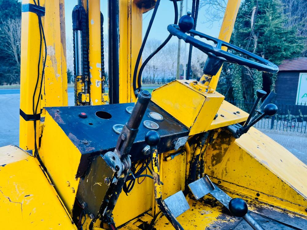 COVENTRY CLIMAX ROUGH TERRIAN DIESEL FORK LIFT C/W PALLET TINES 